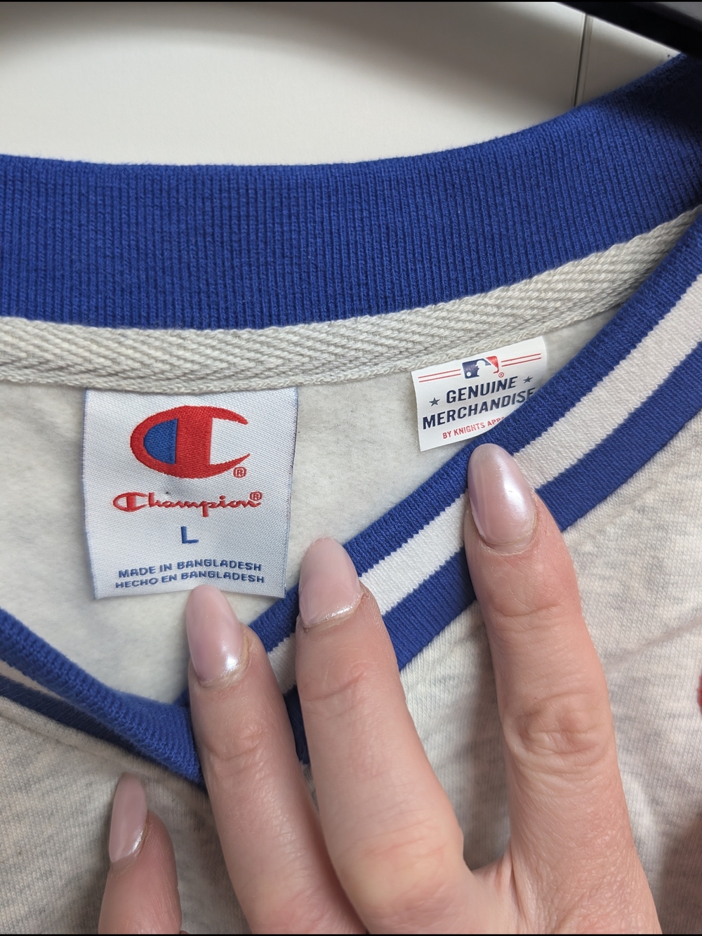 Philadelphia Phillies Champion White V‑Neck Sweater, Large - Picture 3 of 7